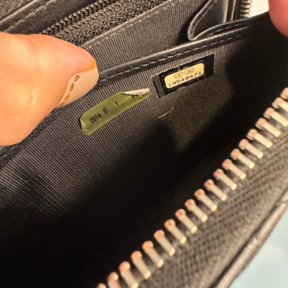 CHANEL Black Quilted Long Zippy Wallet - Picture 10 of 10